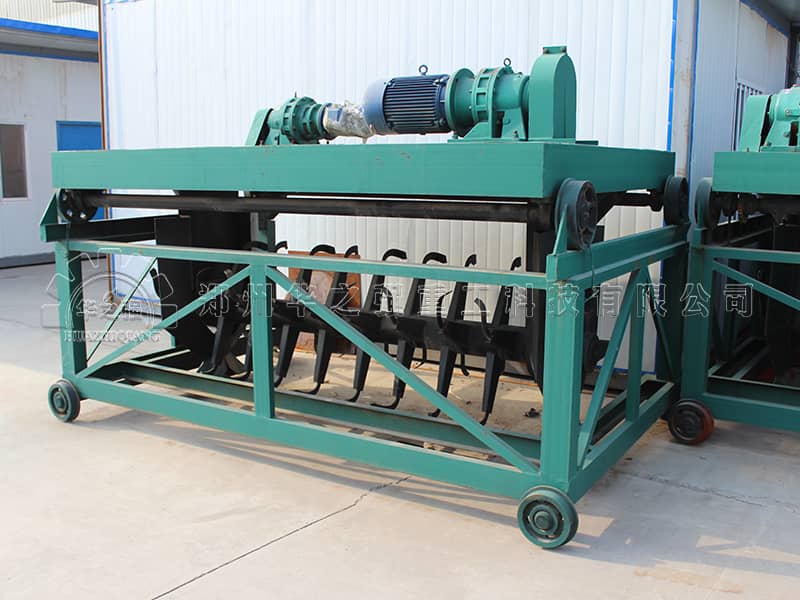 有機肥翻拋機實現(xiàn)一機多槽工作 有機肥翻拋機實現(xiàn)一機多槽工作